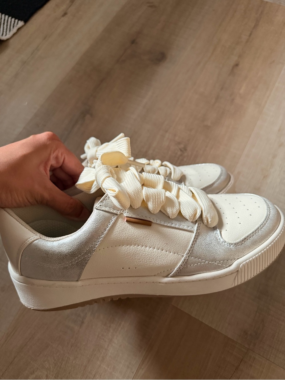 Dr. Scholl's Cream and Silver Low-Top Sneakers